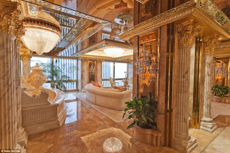 donalt trump house (1)