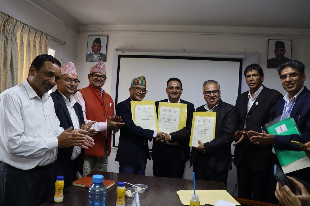 डिडिसीले दैनिक १५ हजार लिटर दूध खरिद गर्ने, कृषि केन्द्रीय संघ र साना किसानसँग त्रिपक्षीय सम्झौता