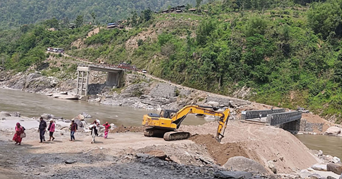 सुनकोशीको बेलिब्रिज झिकिँदा खोटाङ र पूर्वी तराईबीच यातायात सम्पर्क विच्छेद