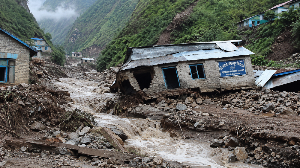 रातिको बाढीले विद्यालय नै बगायो, हुम्लाका घरगोठ पनि जोखिममा