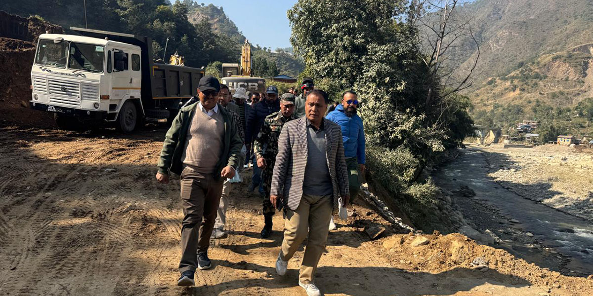 बर्खा लाग्नुअघि बीपी राजमार्ग पुनर्निर्माण सम्पन्न गर्न मन्त्री घिसिङको निर्देशन