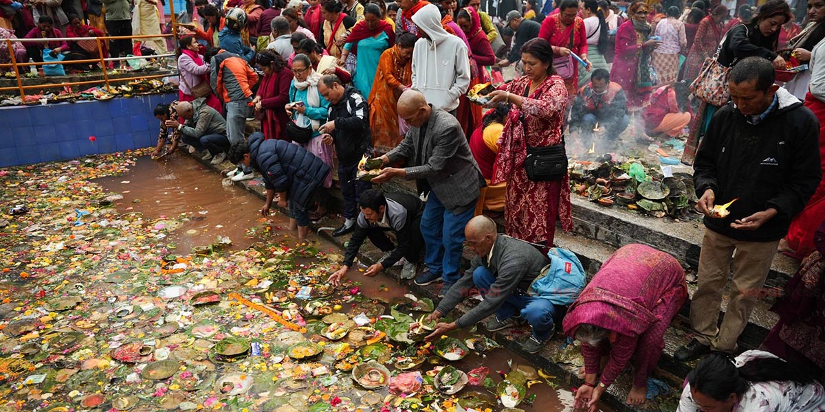 मातातीर्थ कुण्डमा भक्तजनको घुइँचो, आमाप्रति श्रद्धा प्रकट