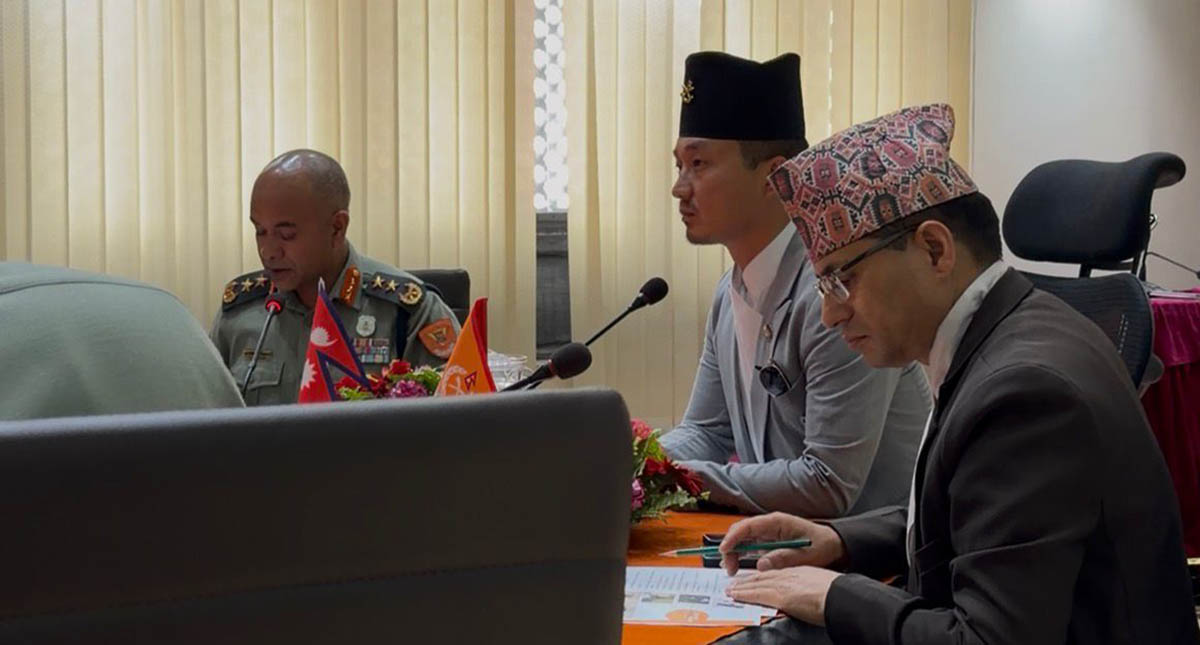 गृहमन्त्री गुरुङसँग सशस्त्र प्रहरीका अधिकारीको छलफल