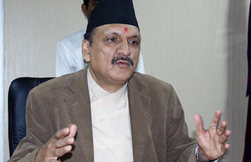 भोट बटुल्ने सोंच राख्दा पार्टीलाई नै धरापमा पार्ने खेलो भइरहेको छ